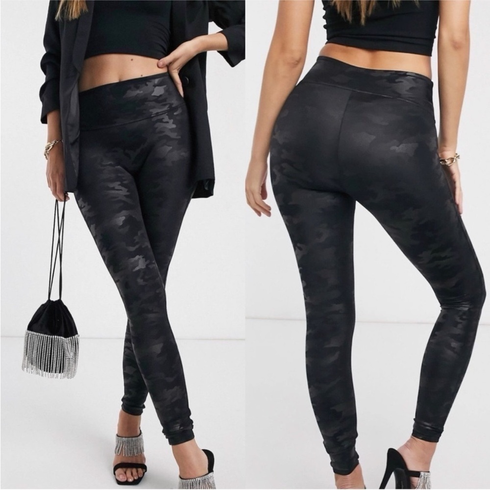 Spanx leggings black camo  Built in Contoured Power waistband tummy shaping
